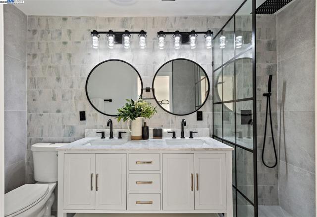 3270 Santa Sophia Way, Union City CA: https://media.crmls.org/mediaz/0748bf73-5aef-4474-9f9d-ccf6e42aeafd.jpg