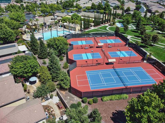 335 Suez Canal Lane, Sacramento CA: https://media.crmls.org/mediaz/0748f7c3-4131-422b-b759-8a23df8c1ef8.jpg