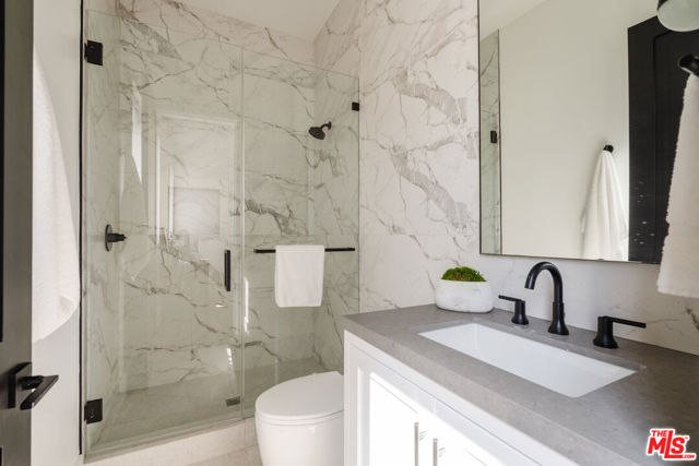 5328 Allott Avenue, Sherman Oaks CA: https://media.crmls.org/mediaz/07495ab5-5c31-4e35-93bc-37363b975e8e.jpg