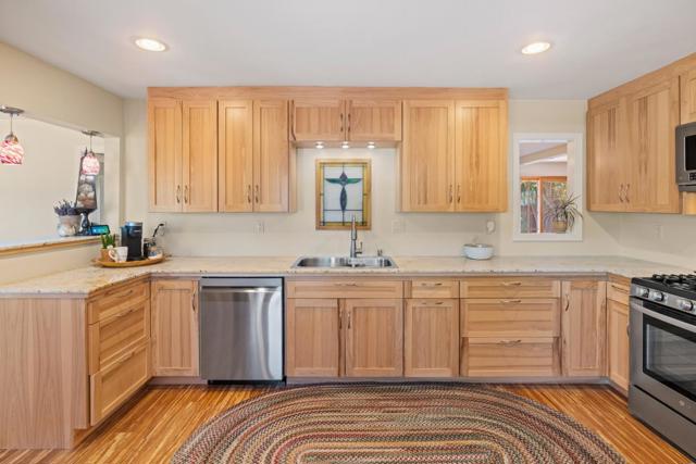 10 Boronda Way, Del Rey Oaks CA: https://media.crmls.org/mediaz/07496cc4-f128-4d11-9dbc-3d1f440fe422.jpg