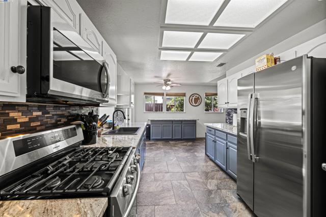 1860 Concannon Dr, Oakley CA: https://media.crmls.org/mediaz/0749f180-2bbf-40ab-ab00-a51170c6337a.jpg