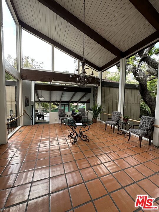 8316 Raintree Circle, Culver City CA: https://media.crmls.org/mediaz/074a70e9-bda1-4a29-a3c4-1cf5114ee260.jpg