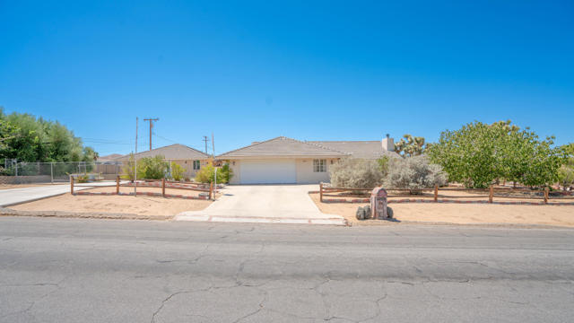 8582 Frontera Avenue, Yucca Valley CA: https://media.crmls.org/mediaz/074a939a-1736-4c29-8ef8-acf9e18f6e1d.jpg