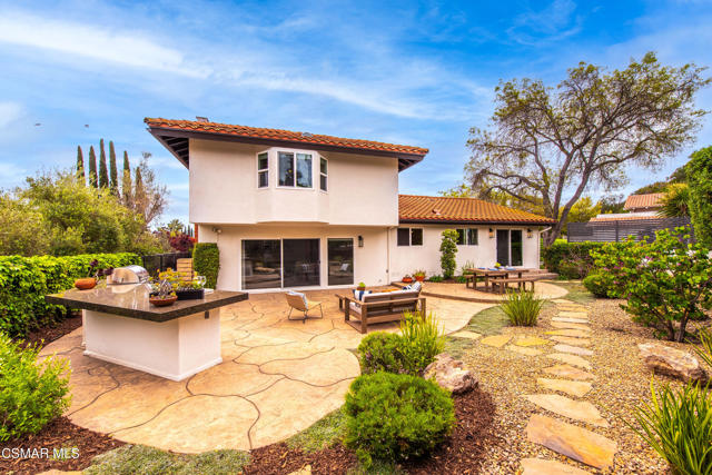 1046 Brookview Avenue, Westlake Village CA: https://media.crmls.org/mediaz/074b027b-3132-4c13-8186-82ec753bb336.jpg