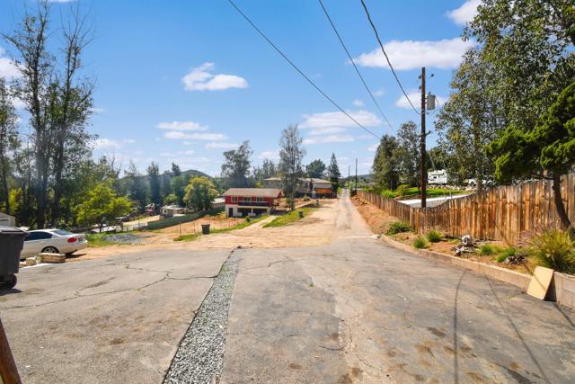 10957 VALLE VISTA ROAD, Lakeside CA: https://media.crmls.org/mediaz/074b1c2a-89b1-448c-8377-4aeac24a66dd.jpg