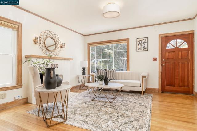 837 San Carlos Ave, Albany CA: https://media.crmls.org/mediaz/074c2e89-6561-45b3-b935-1858aa07b39a.jpg