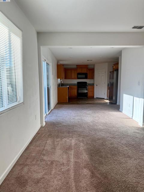 105 Harp Ct, Merced CA: https://media.crmls.org/mediaz/074cd682-01eb-426a-86bd-558a2a09ec76.jpg