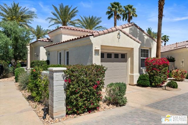 57410 Via Vista Vista, La Quinta CA: https://media.crmls.org/mediaz/074d1f66-48fc-442c-8bf6-f5cb99fc189c.jpg