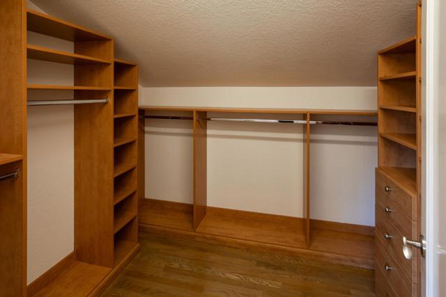 988 Menlo Avenue, Menlo Park CA: https://media.crmls.org/mediaz/074d6ba1-c5e0-4b19-a4a3-f949f1f6aa01.jpg