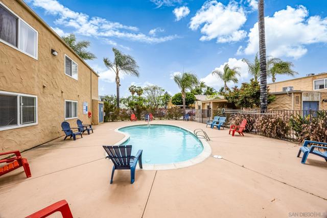 1386 E Madison Ave, El Cajon CA: https://media.crmls.org/mediaz/074d7641-cb4c-4500-89ea-67b761b225f0.jpg