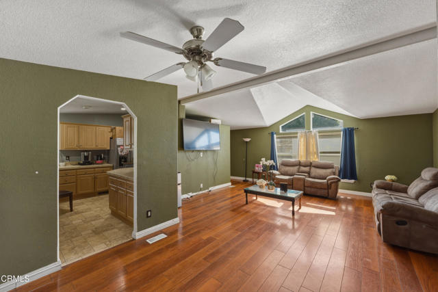 Detail Gallery Image 9 of 29 For 2400 E Pleasant Valley Rd #108,  Oxnard,  CA 93033 - 3 Beds | 2 Baths