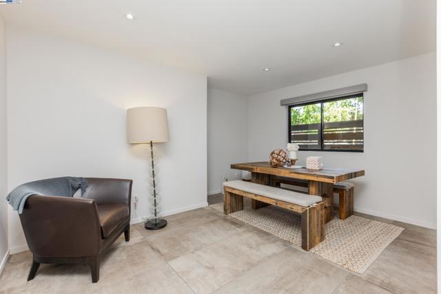 5 Sky Terrace, Danville CA: https://media.crmls.org/mediaz/074e7092-6a4b-4ce9-8a59-b57c8285331f.jpg