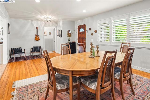 3231 Esperanza Dr, Concord CA: https://media.crmls.org/mediaz/074e73f8-7aec-468c-80f9-88b032f0ebb6.jpg