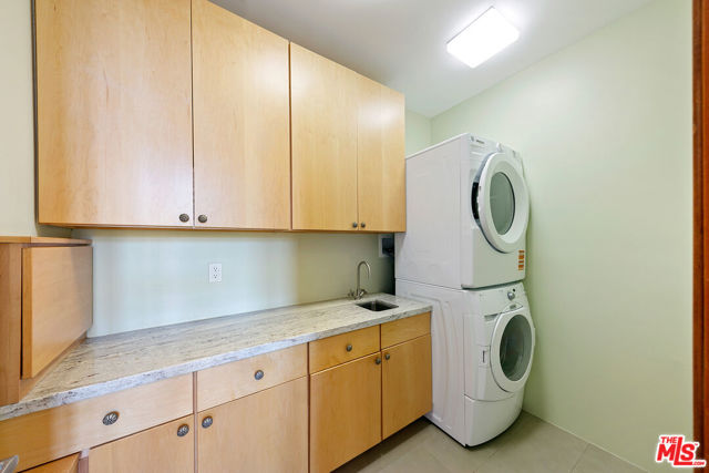 301 Loma Metisse Road, Malibu CA: https://media.crmls.org/mediaz/074ed6a6-b6a9-4383-b537-cc562b5dc0ca.jpg