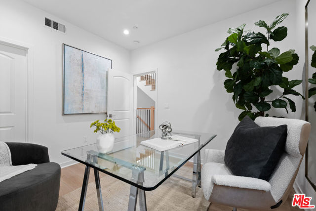 1248 S Bronson Avenue, Los Angeles CA: https://media.crmls.org/mediaz/074ee24f-9e3e-45c0-afb4-287cd811e187.jpg