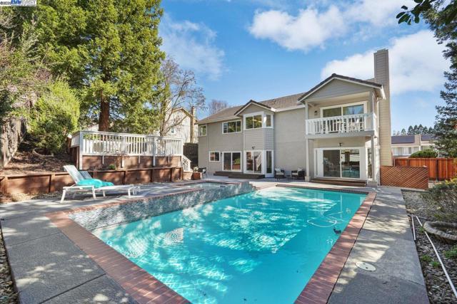 25 Mackenzie Pl, Danville CA: https://media.crmls.org/mediaz/074f8350-1e05-49f2-a8a7-9e972cdbab02.jpg