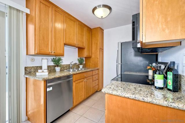615 9th St, Imperial Beach CA: https://media.crmls.org/mediaz/074fbfb9-f369-491a-8de4-c0eb3a3d7215.jpg