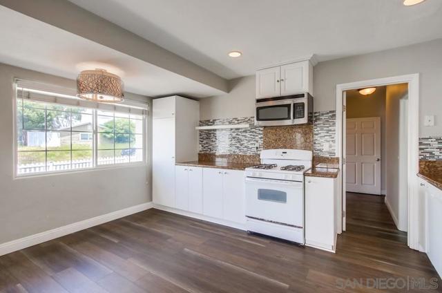 6327 Newsome Dr, San Diego CA: https://media.crmls.org/mediaz/0750564e-b115-4ffb-9307-413048aa5434.jpg