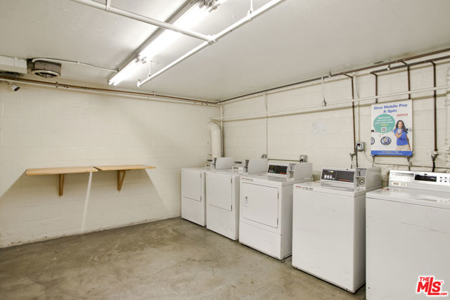 5215 Balboa Boulevard, Encino CA: https://media.crmls.org/mediaz/07506c13-d178-405a-ae75-4d3cff416109.jpg
