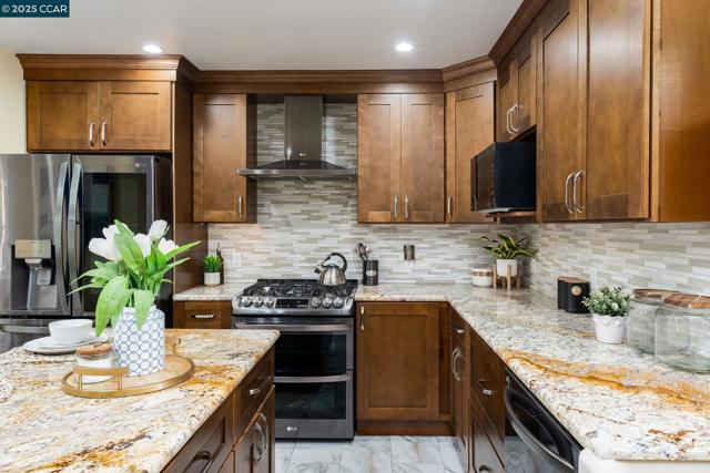 2941 Crawford St, Concord CA: https://media.crmls.org/mediaz/0750bb19-575c-4746-a9db-58712f8e503d.jpg