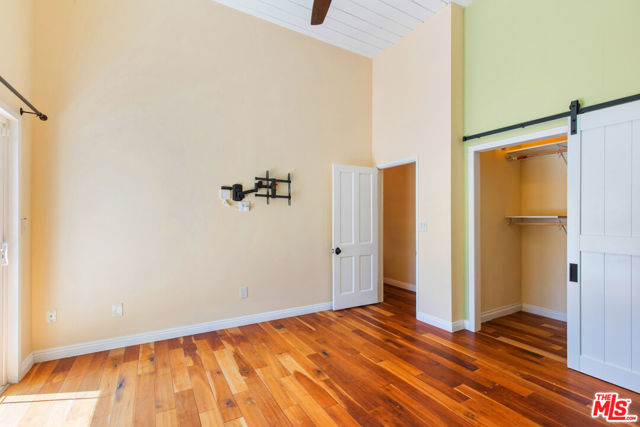 4236 Ensenada Drive, Woodland Hills CA: https://media.crmls.org/mediaz/0750be32-22ec-4b2c-a455-9b595ed7c9e4.jpg