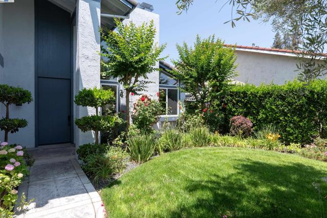 4406 Sugarland Ct, Concord CA: https://media.crmls.org/mediaz/075100b7-92c1-475c-aa94-0537b31a4b66.jpg