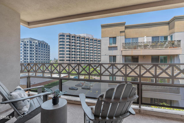 931 E Walnut Street, Pasadena CA: https://media.crmls.org/mediaz/07514119-e0ac-45ba-91a4-cc8697a6d3f5.jpg