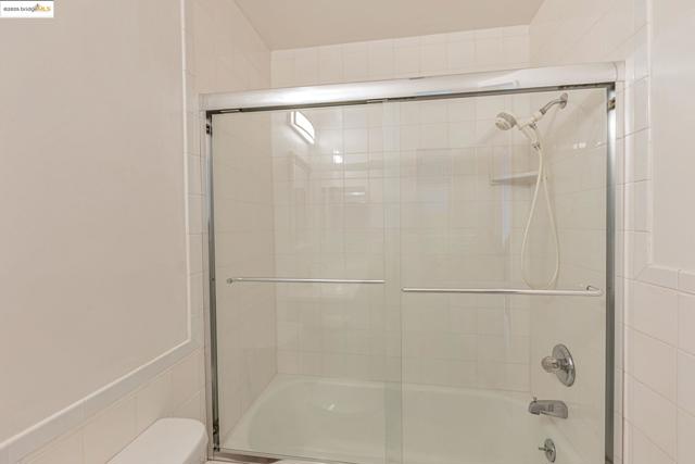 2033 Clement St, San Francisco CA: https://media.crmls.org/mediaz/07518172-c85c-4d5c-9a1b-9f0c77bcc1e8.jpg
