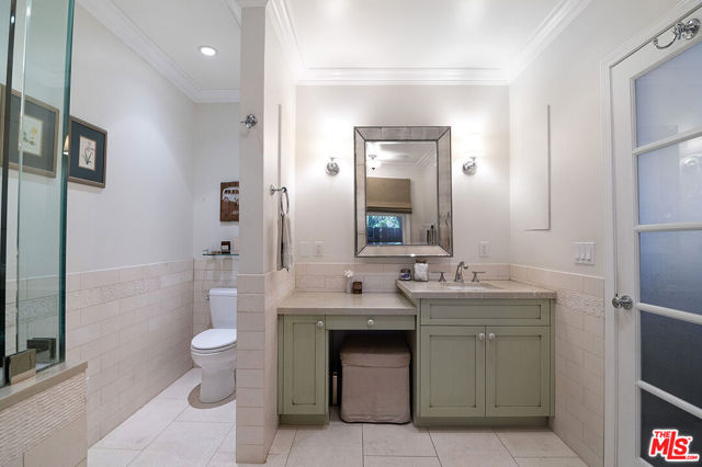 8828 Rosewood Avenue, West Hollywood CA: https://media.crmls.org/mediaz/0751c34b-8edd-41b0-a2e3-0196b39bcc5e.jpg