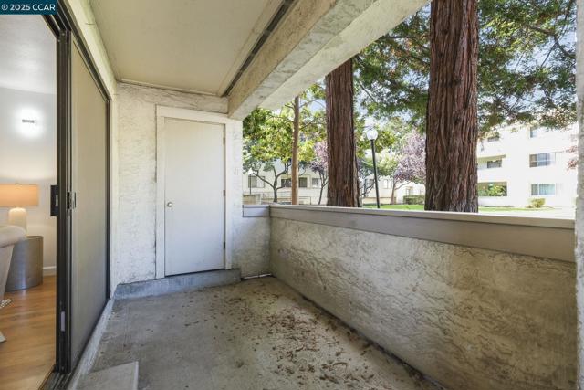 39993 Fremont Blvd, Fremont CA: https://media.crmls.org/mediaz/0751e000-068a-4a3a-8080-d926af0d0c0f.jpg