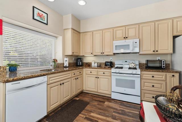 4964 Poseidon Way, Oceanside CA: https://media.crmls.org/mediaz/0751e8f6-47a5-4ee8-9363-6679d3153f69.jpg