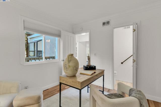 394 Camelback Rd, Pleasant Hill CA: https://media.crmls.org/mediaz/0751f8b7-0a55-4172-99b3-bded296c1307.jpg