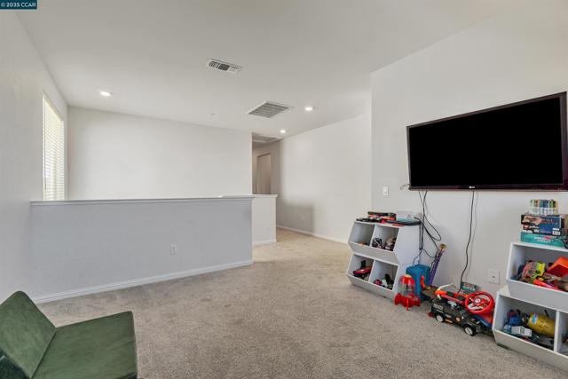 158 Wooley Creek Way, Brentwood CA: https://media.crmls.org/mediaz/07520b22-c78c-4b71-9f31-fe01789130ca.jpg