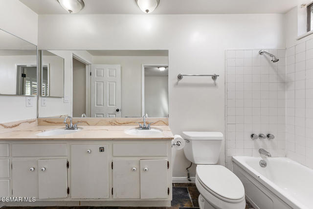 19844 Hemmingway Street, Winnetka CA: https://media.crmls.org/mediaz/0752ea28-6dd5-4db5-b09d-e022b2d60314.jpg