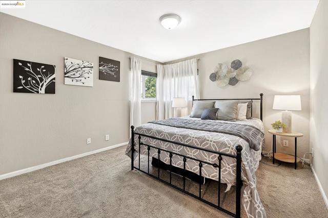 2670 Crescent Dr, Concord CA: https://media.crmls.org/mediaz/07536058-66c5-418d-95e2-9bcc9884038c.jpg