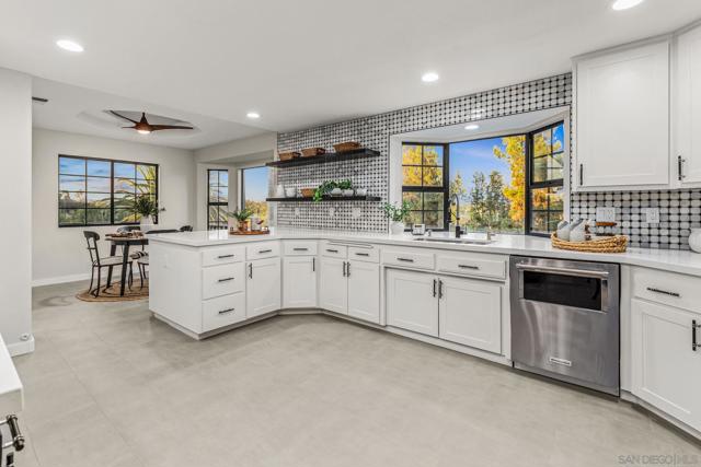 1677 S Hill Ave, Fallbrook CA: https://media.crmls.org/mediaz/0753ab67-7089-4a97-927f-9e31588f6af4.jpg
