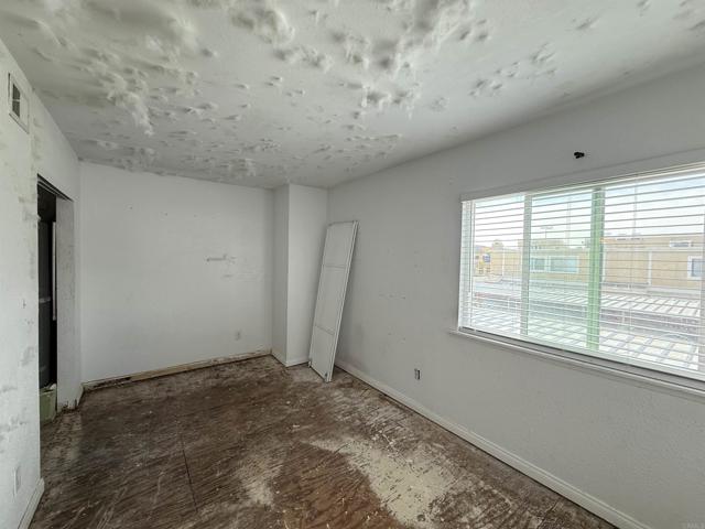 475 N Midway Drive, Escondido CA: https://media.crmls.org/mediaz/0753b6cb-e728-4c49-a1d1-a5f90cc469ad.jpg