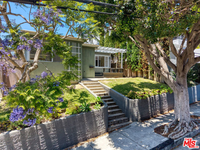 607 Ashland Avenue, Santa Monica CA: https://media.crmls.org/mediaz/0753f7f3-b6ce-47e6-8c18-cb94d0936b3a.jpg