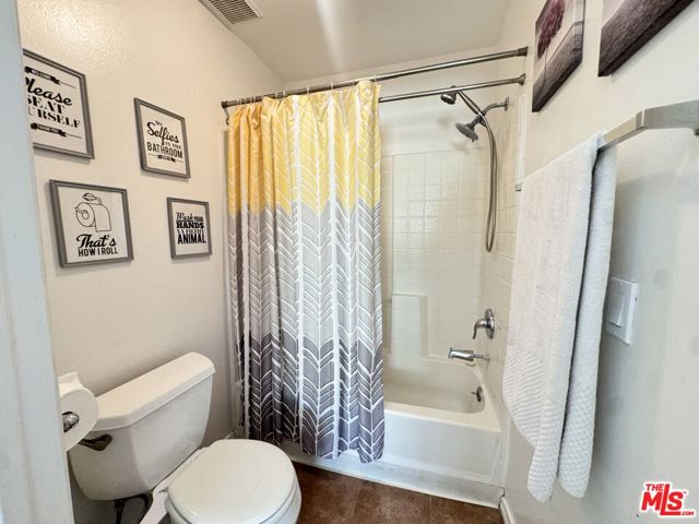 15455 Sherman Way, Van Nuys CA: https://media.crmls.org/mediaz/07543cf5-6421-4dc1-8571-9e7a69c9f050.jpg