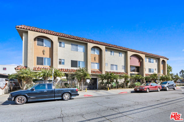 14108 Doty Avenue, Hawthorne CA: https://media.crmls.org/mediaz/07547c86-6369-4c3d-b7d1-2f054c728685.jpg