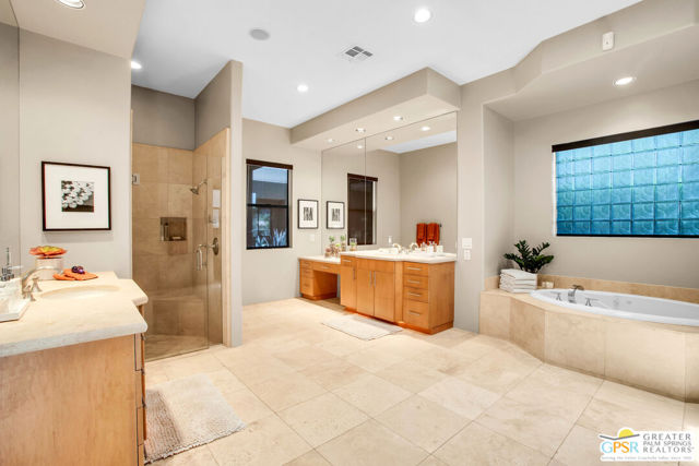39700 Keenan Drive, Rancho Mirage CA: https://media.crmls.org/mediaz/07557e2c-cc56-4e7d-afa9-36ba7eedf0e5.jpg