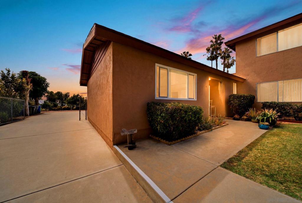 932 Regal Rd - photo 3