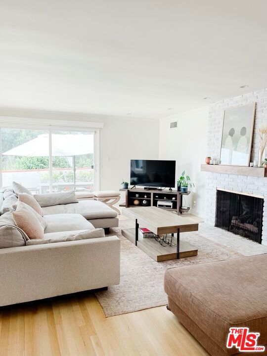 251 Monte Grigio Drive, Pacific Palisades CA: https://media.crmls.org/mediaz/07564b3f-5081-4518-aa17-a93928bb026c.jpg