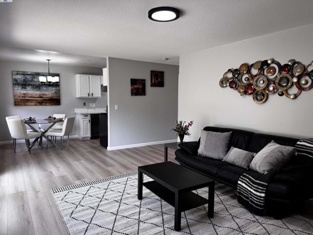 2755 Country Drive, Fremont CA: https://media.crmls.org/mediaz/075689f7-2541-4fa6-92b2-9d0f1f12abef.jpg