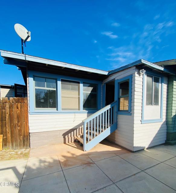 153 S South Laurel Street, Ventura CA: https://media.crmls.org/mediaz/07568afc-1561-4e06-91a8-d54b56f26e1f.jpg