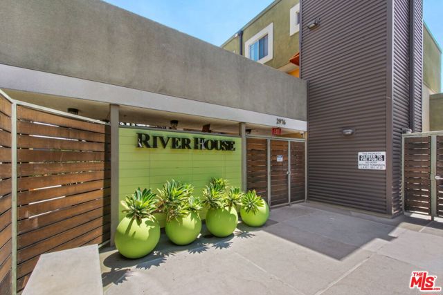 2974 Ripple Place, Los Angeles CA: https://media.crmls.org/mediaz/0756952e-0192-4c0a-83d7-4a6fb26c88a5.jpg