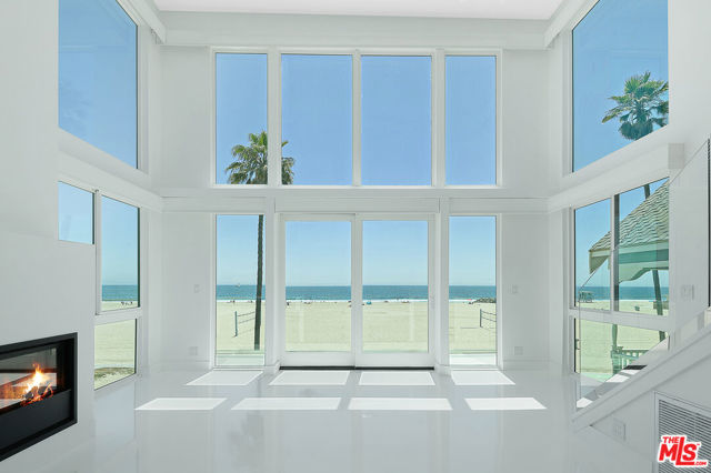 2419 Ocean Front Walk, Venice CA: https://media.crmls.org/mediaz/0756b783-591e-4b63-b6db-f0f775a877bf.jpg