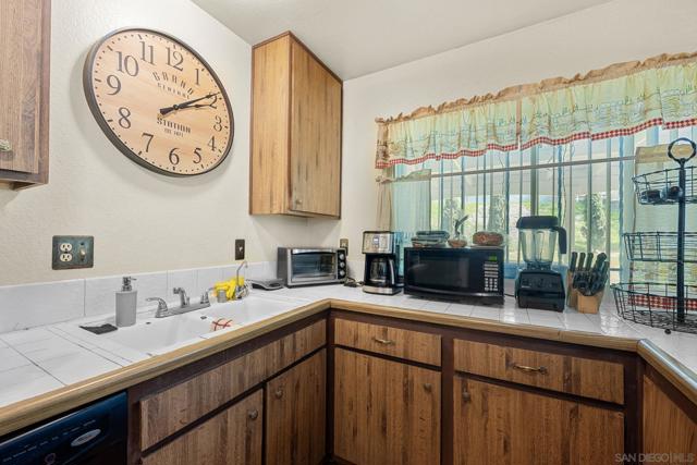 6065 Nancita Ct, San Diego CA: https://media.crmls.org/mediaz/07570067-05f8-467d-ae44-97f3fa87ee19.jpg