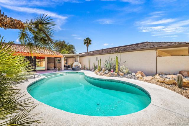 142 Yale Dr, Rancho Mirage CA: https://media.crmls.org/mediaz/075729f1-8528-4af4-acd3-af97c33d15f0.jpg