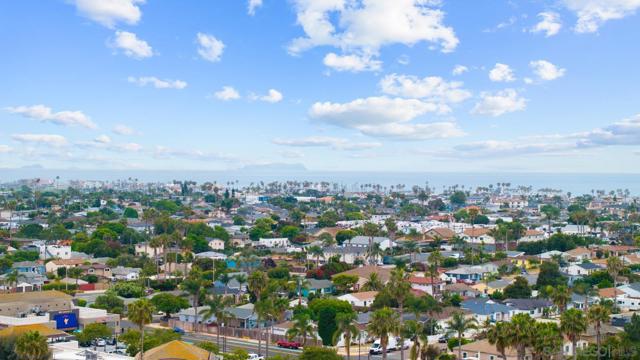 524 Surfbird Lane, Imperial Beach CA: https://media.crmls.org/mediaz/07575094-7f9c-477c-a1e4-df435b5316e3.jpg